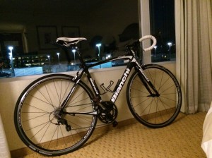 Pyörälle löyti kätevä säilytystila hotellihuoneesta